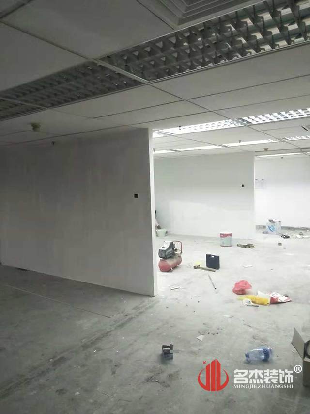 办公室装修现场施工照.jpg