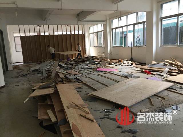 美容美发学校装修开工照.jpg