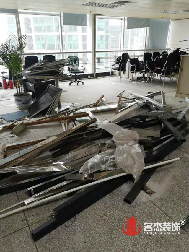 办公室装修现场开工照.jpg